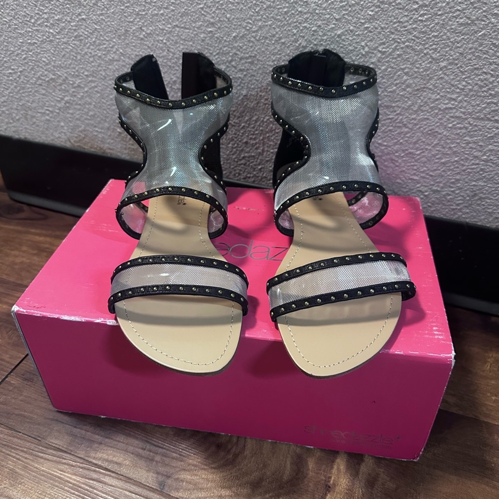 New with Box Shoedazzle Zip-Up Gladiator Sandals Size 9